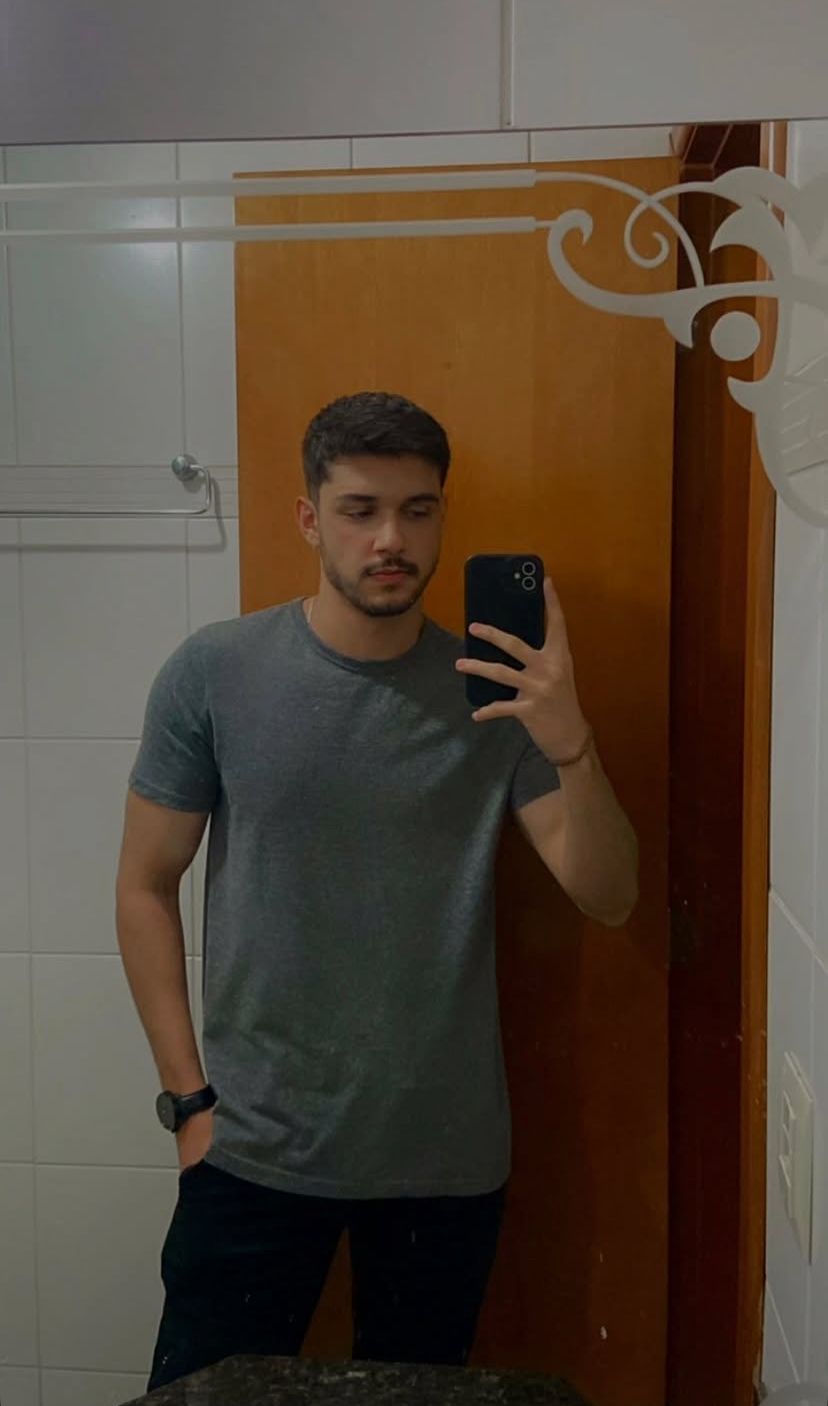 Lukas V.